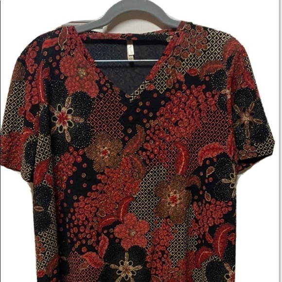 White Stag Woman's Plus Size XXL (20) Red Black Floral Textured Top Blouse. - Picture 1 of 9